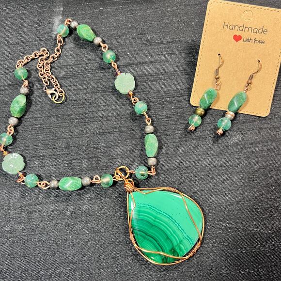 Handmade Green Malachite Tear Drop Cabochon Pendant Copper Wire wrap 18 inches - Picture 2 of 3